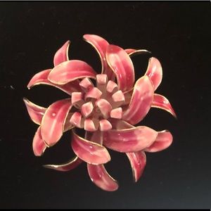 🌸Vintage Sandor Pink Floral brooch 🌸